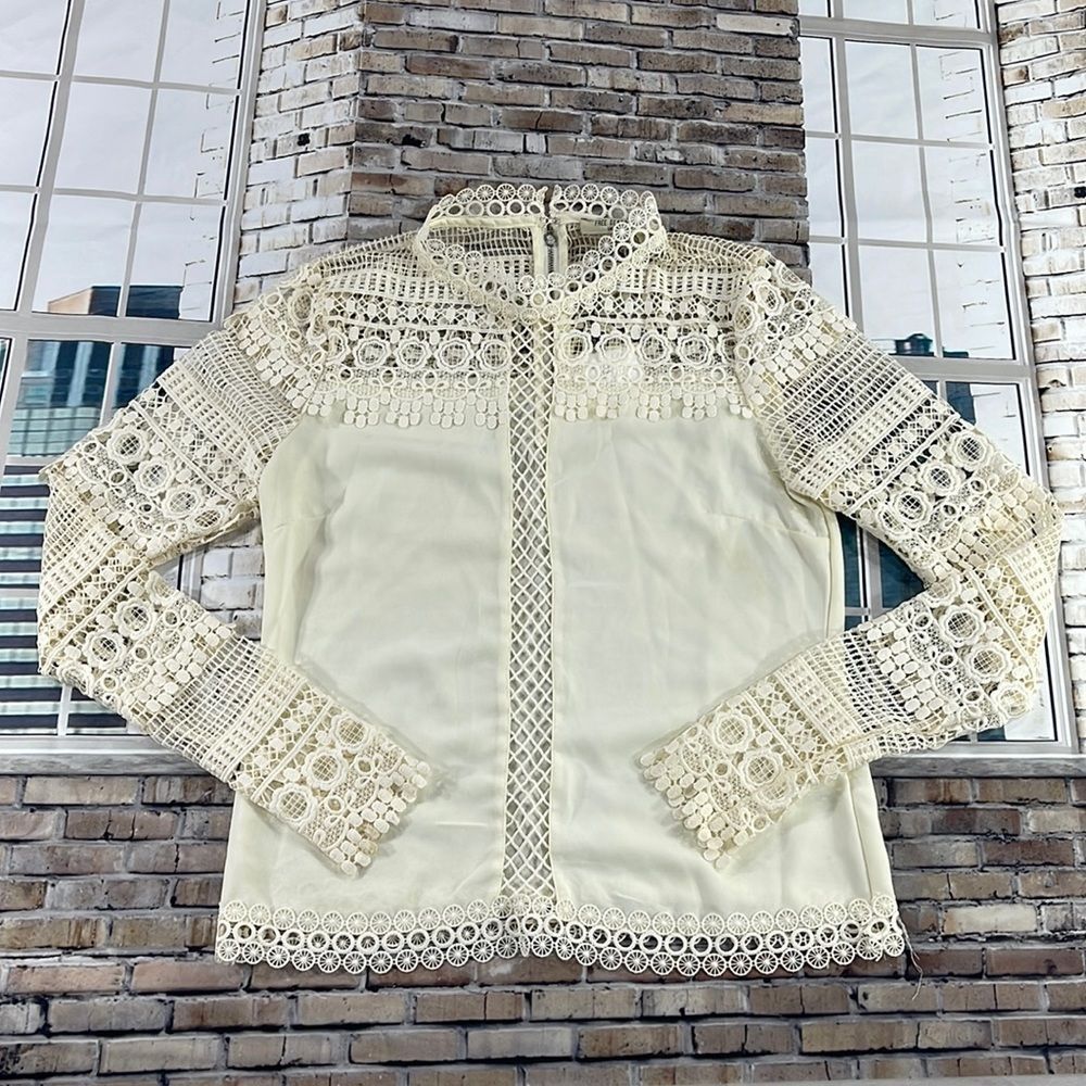 NWT DEFECT Women’s Free Generation Cream Laced Detailed Back Zip Blouse (S) GD11